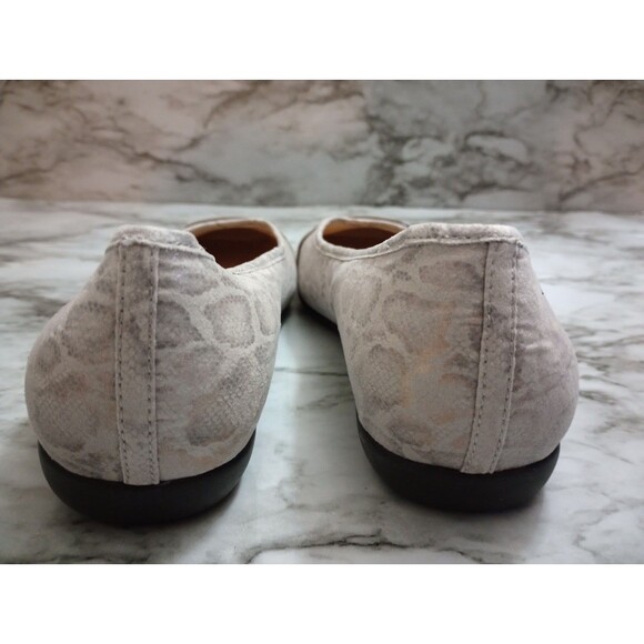 Trotters Animal Print Slip On Flats Buckle Slight Iridescent Shimmer Size 7.5W - Picture 8 of 11